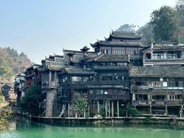 吊脚楼 嗨爆张家界 · 森林公园+天门山+凤凰古城+芙蓉镇+湘西苗寨 4天3晚