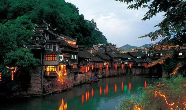 凤凰古城 秘境湖南 · 长沙进出6天5晚高端品质游